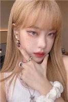 双鹊枝间语意柔